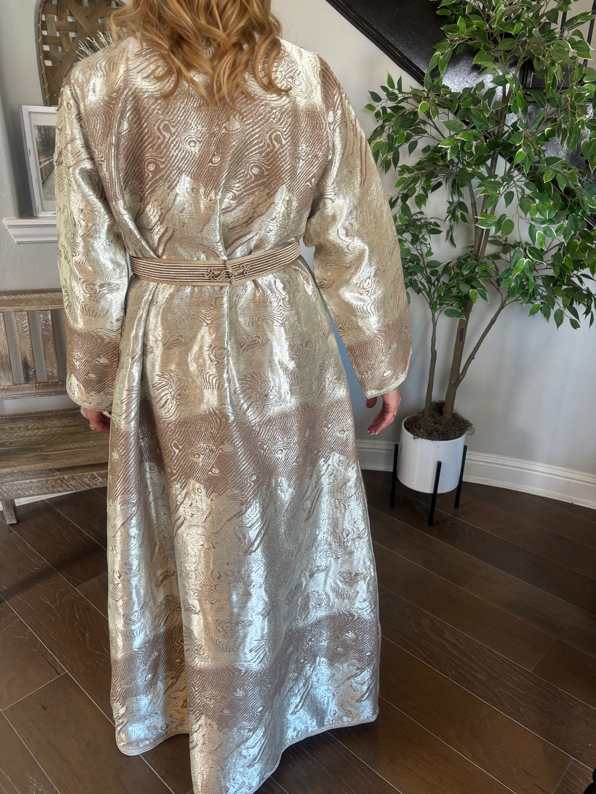 Golden Burgundy Majesty Takchita