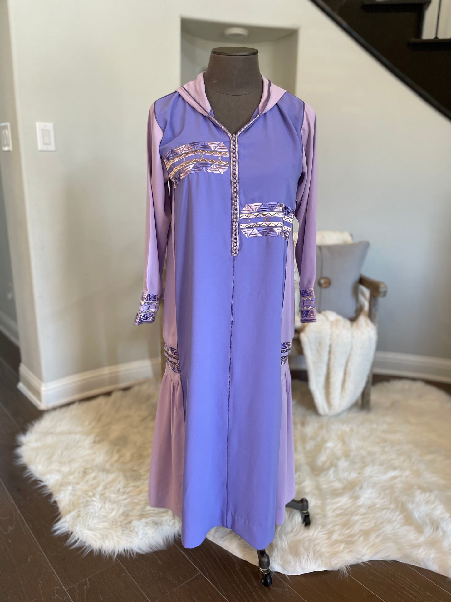 JELLABA WITH EMBROIDERY AND FOLDS