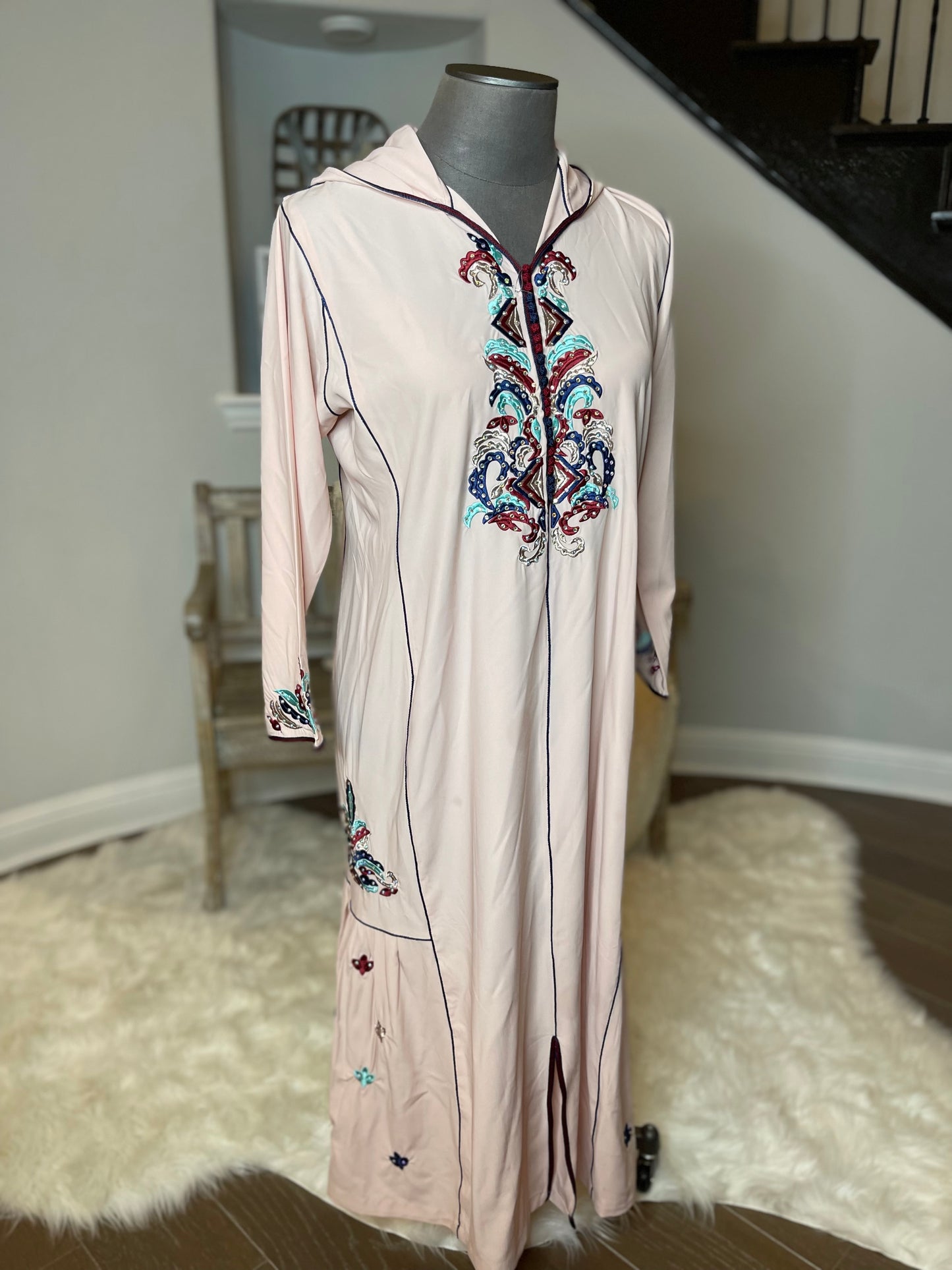 JELLABA WITH FOLDS IN THE SIDES & EMBROIDERY